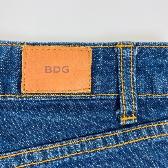 Urban Outfitters BDG High Rise Erin Shorty Denim Shorts Size 28W - Picture 6 of 8